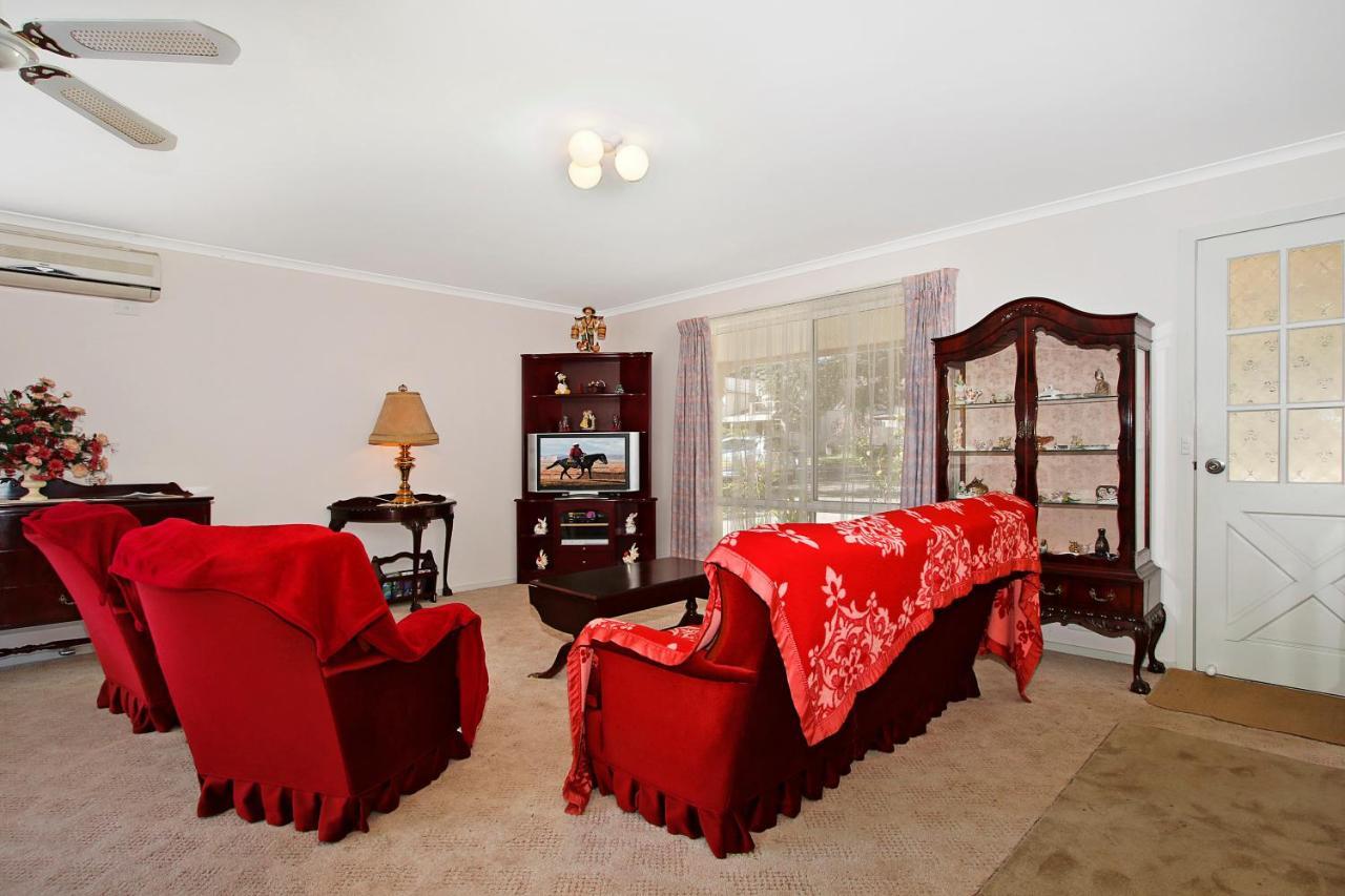 Wood Street Central - Central Location! Bright Room photo